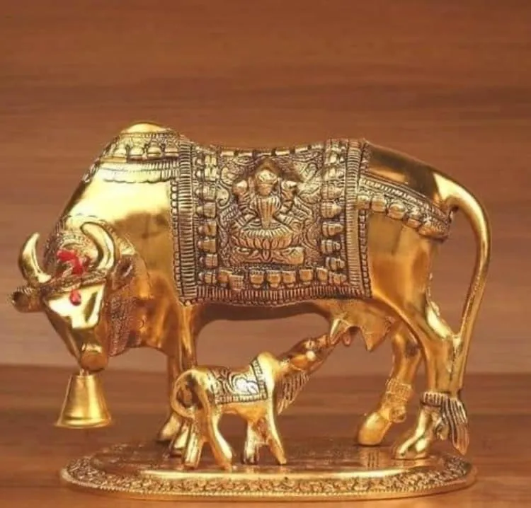 Metal Illuminati Kart-Golden Kamdhenu Cow With Calf Statue Idol For Good Luck-Kamdhenu Gau Mata-Gau Mata-Kamdhenu Gayn-Icchamurti Cow|Gai Bachda|Kamdhenu Cow Idol|Kamdhenu Cow Idol,5 Centimeters,5 CM