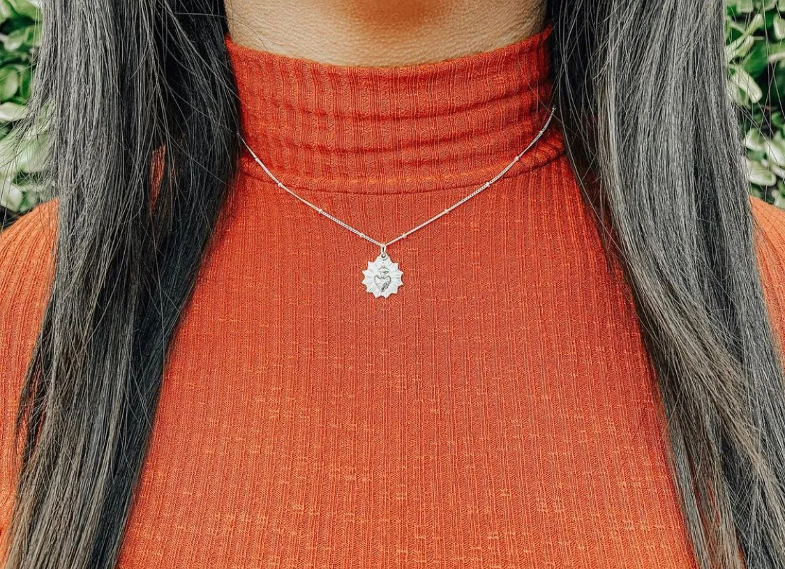 Scalloped Sacred Heart necklace in 925 Sterling Silver