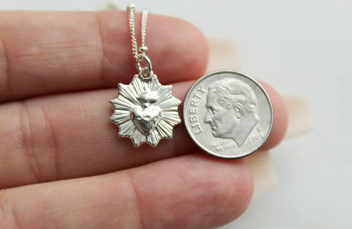 Scalloped Sacred Heart necklace in 925 Sterling Silver